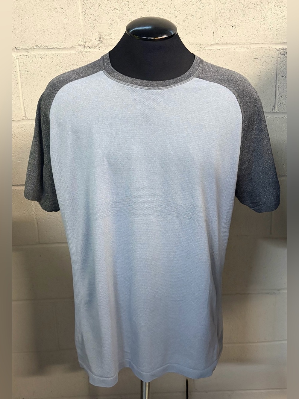 Lululemon T-Shirt